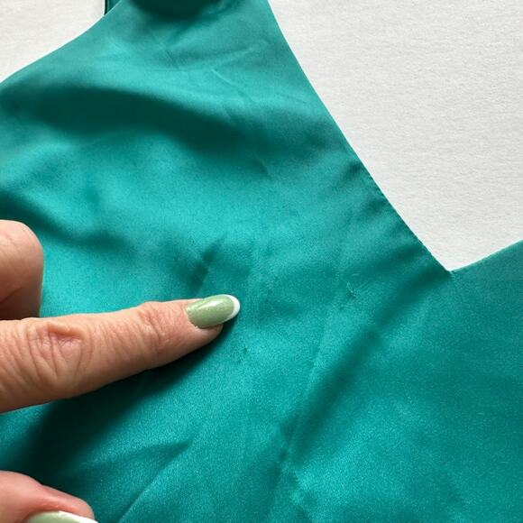 Hemline Rita Miin Ruffle Dress Emerald Green Size Medium Satin Cocktail Party - Picture 9 of 11